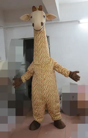 The Role of Giraffe Mascot Attire in Establishing a Unique Team Identity